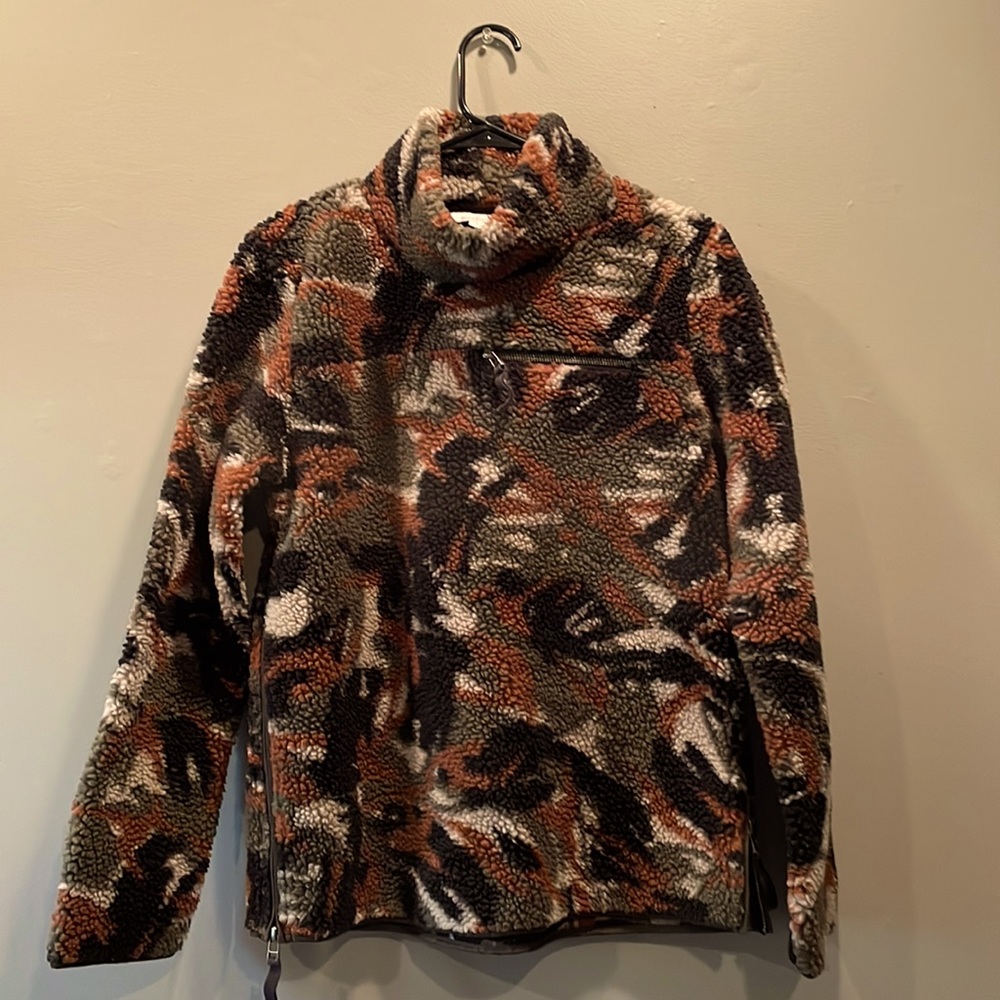 ⛰LL BEAN🏔Camouflage sherpa-like fleece quarter zip up with side body zippers